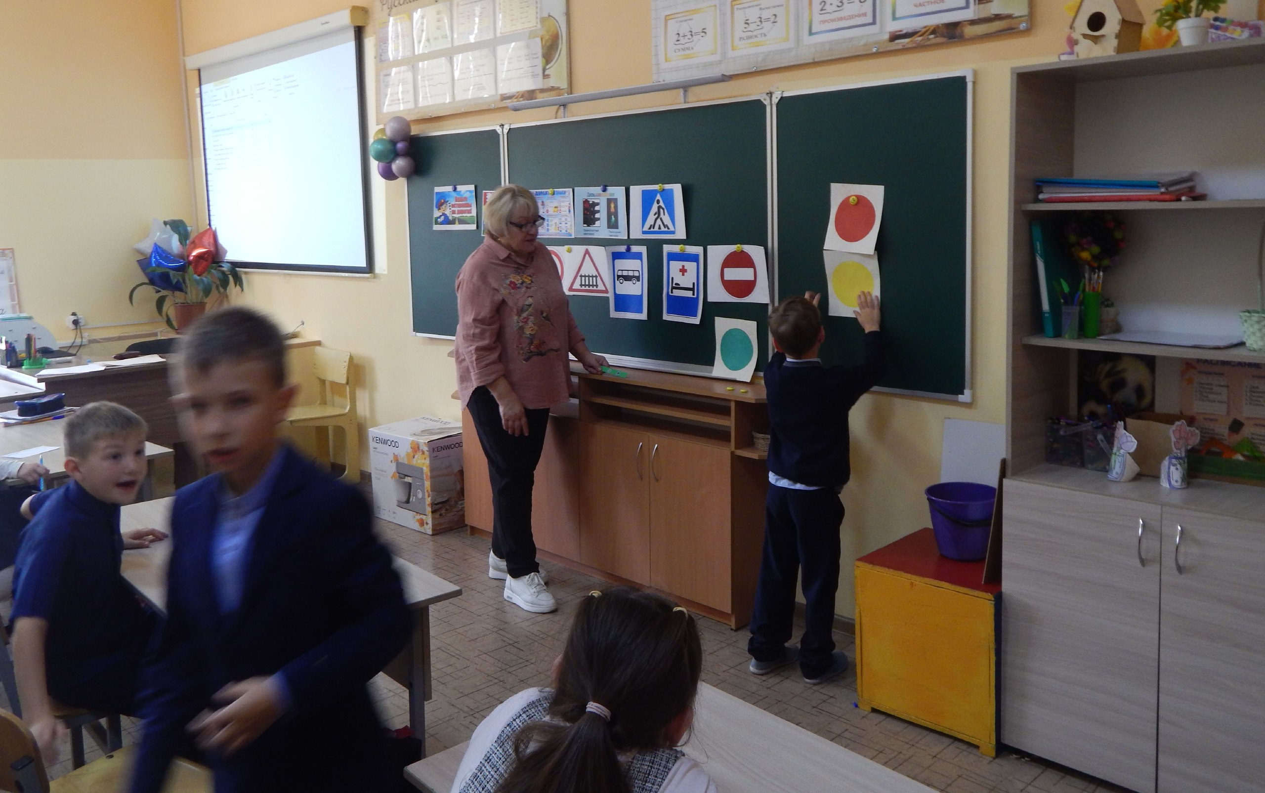 Краеведческая библиотека им. А.Ф. Землянского для учащихся СОШ № 2 провела беседу «Урок дорожной грамотности» Краеведческая библиотека им. А.Ф. Землянского для учащихся СОШ № 2 провела беседу «Урок дорожной грамотности»