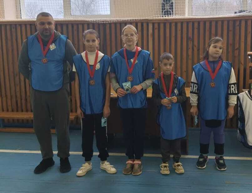 В преддверии праздника "День народного единства" в БУ ФОК "Звездный" прошли спортивные соревнования для детей и родителей "Сплочён и един, наш народ непобедим" В преддверии праздника "День народного единства" в БУ ФОК "Звездный" прошли спортивные соревнования для детей и родителей "Сплочён и един, наш народ непобедим"