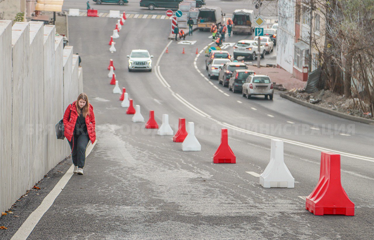 На улице Горького открыли движение автомобилей На улице Горького открыли движение автомобилей