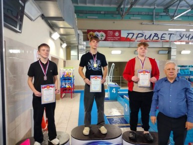 В городе Дятьково состоялись соревнования по плаванию среди школьников