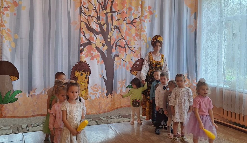 В нашем детском саду, прошло замечательное и яркое мероприятие — «Осенний бал» В нашем детском саду, прошло замечательное и яркое мероприятие — «Осенний бал»