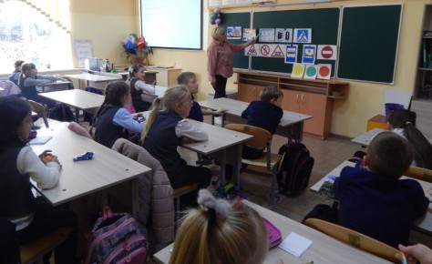 Краеведческая библиотека им. А.Ф. Землянского для учащихся СОШ № 2 провела беседу «Урок дорожной грамотности»