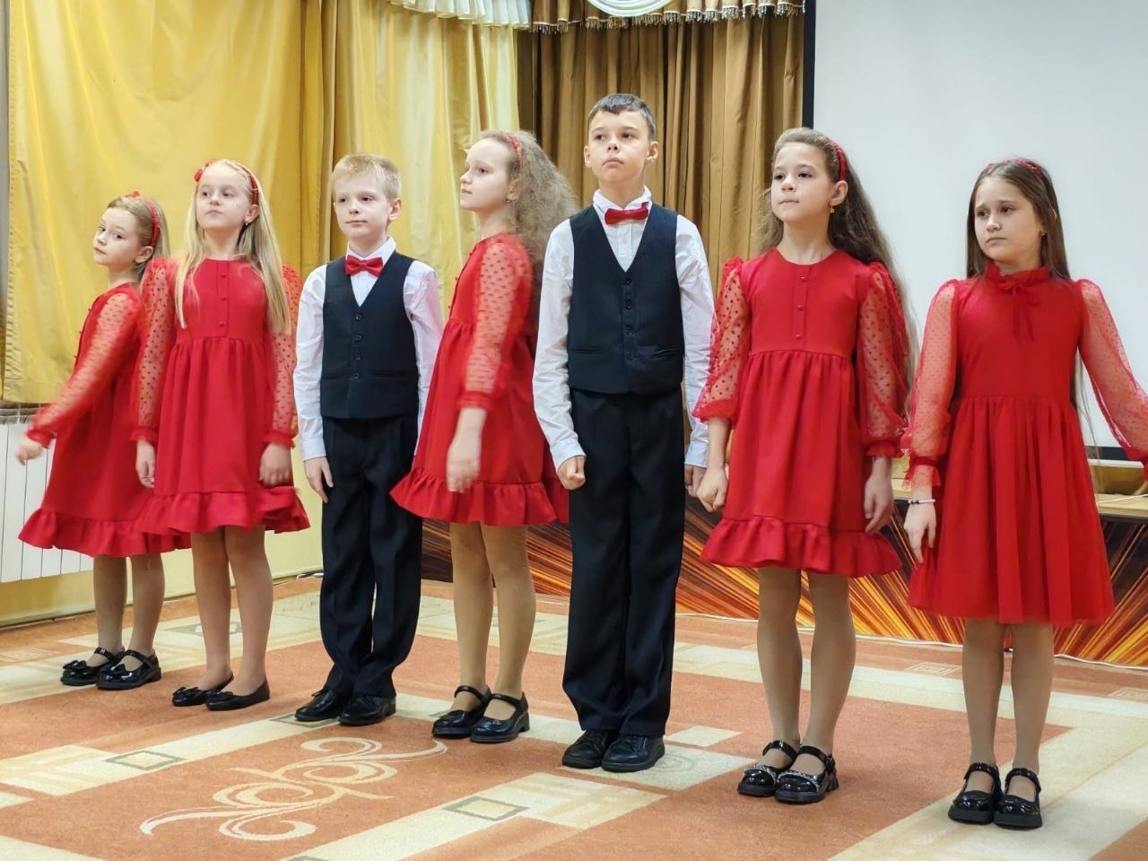 4 ноября в России отметили День народного единства — праздник, символизирующий сплочённость всех народов и поколений 4 ноября в России отметили День народного единства — праздник, символизирующий сплочённость всех народов и поколений