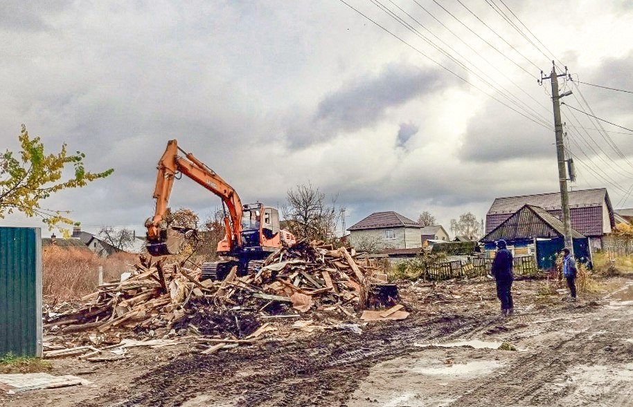 В Бежице снесли аварийный дом В Бежице снесли аварийный дом