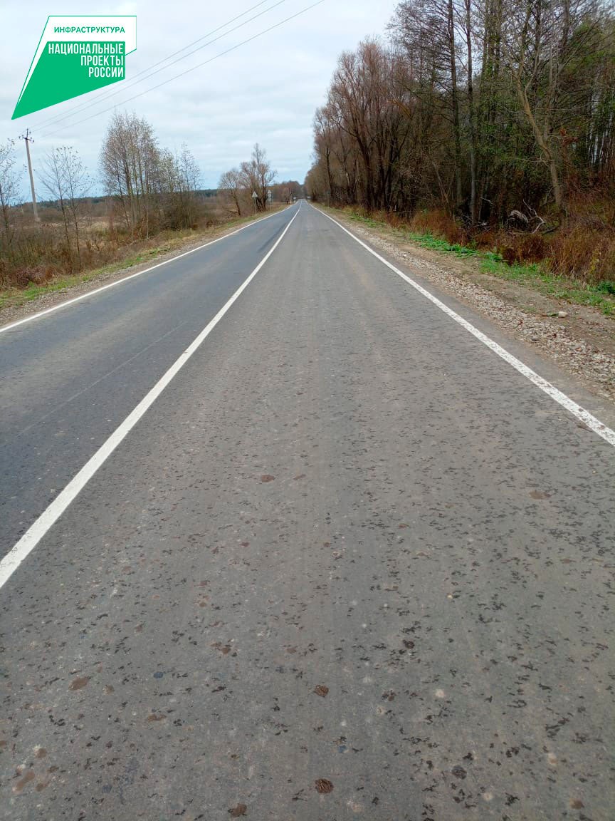 По национальному проекту «Инфраструктура для жизни» в Злынковском районе Брянской области завершается ремонт участка автодороги Злынка-Кожановка протяжённостью 4,9 км. Работы выполняет подрядная организация АО «Брянскавтодор»