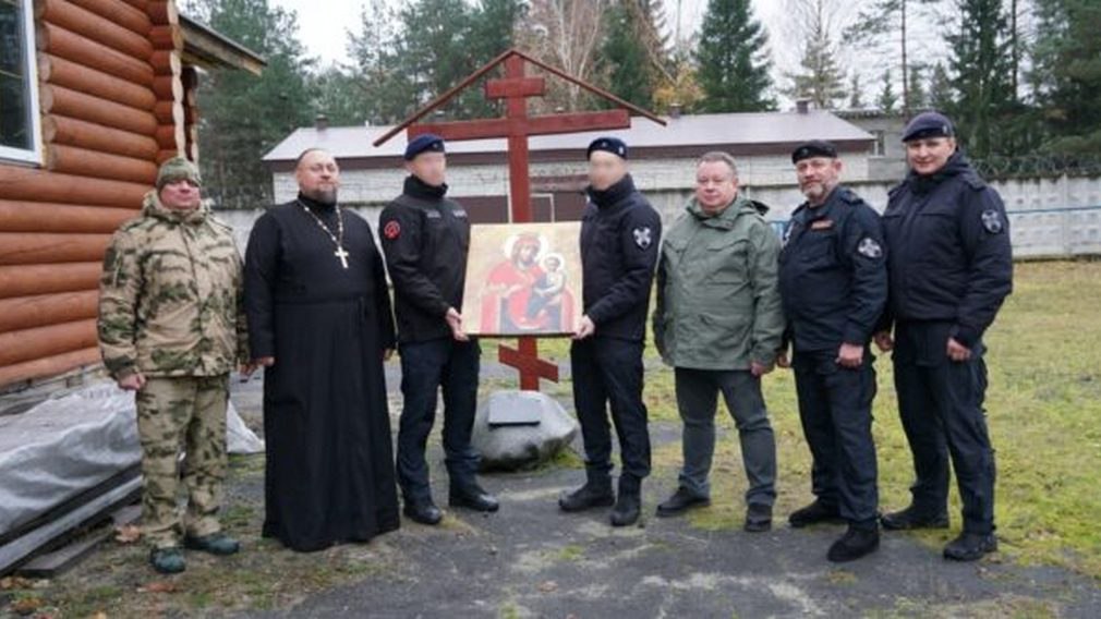 Спецподразделениям Управления Росгвардии по Брянской области передали иконы Божией Матери
