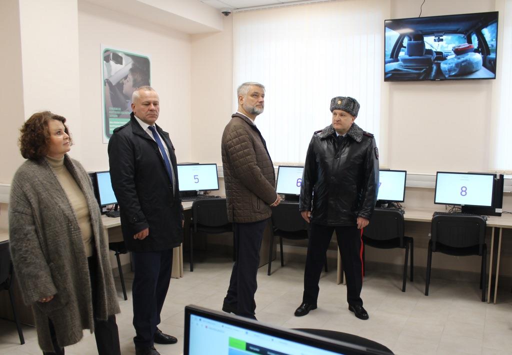 В Брянске торжественно открыли обновленное здание для нескольких подразделений полиции В Брянске торжественно открыли обновленное здание для нескольких подразделений полиции