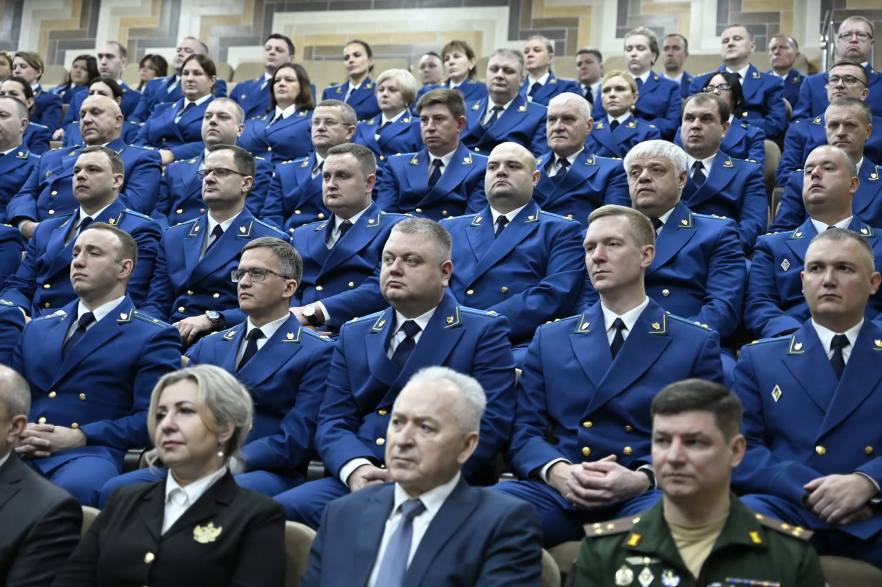 Александр Богомаз: Я рад приветствовать в нашем приграничном регионе, на нашей славной и героической Брянской земле нового прокурора Владимира Яковлевича Мосина! Его представил заместитель Генерального прокурора Российской... Александр Богомаз: Я рад приветствовать в нашем приграничном регионе, на нашей славной и героической Брянской земле нового прокурора Владимира Яковлевича Мосина! Его представил заместитель Генерального прокурора Российской...