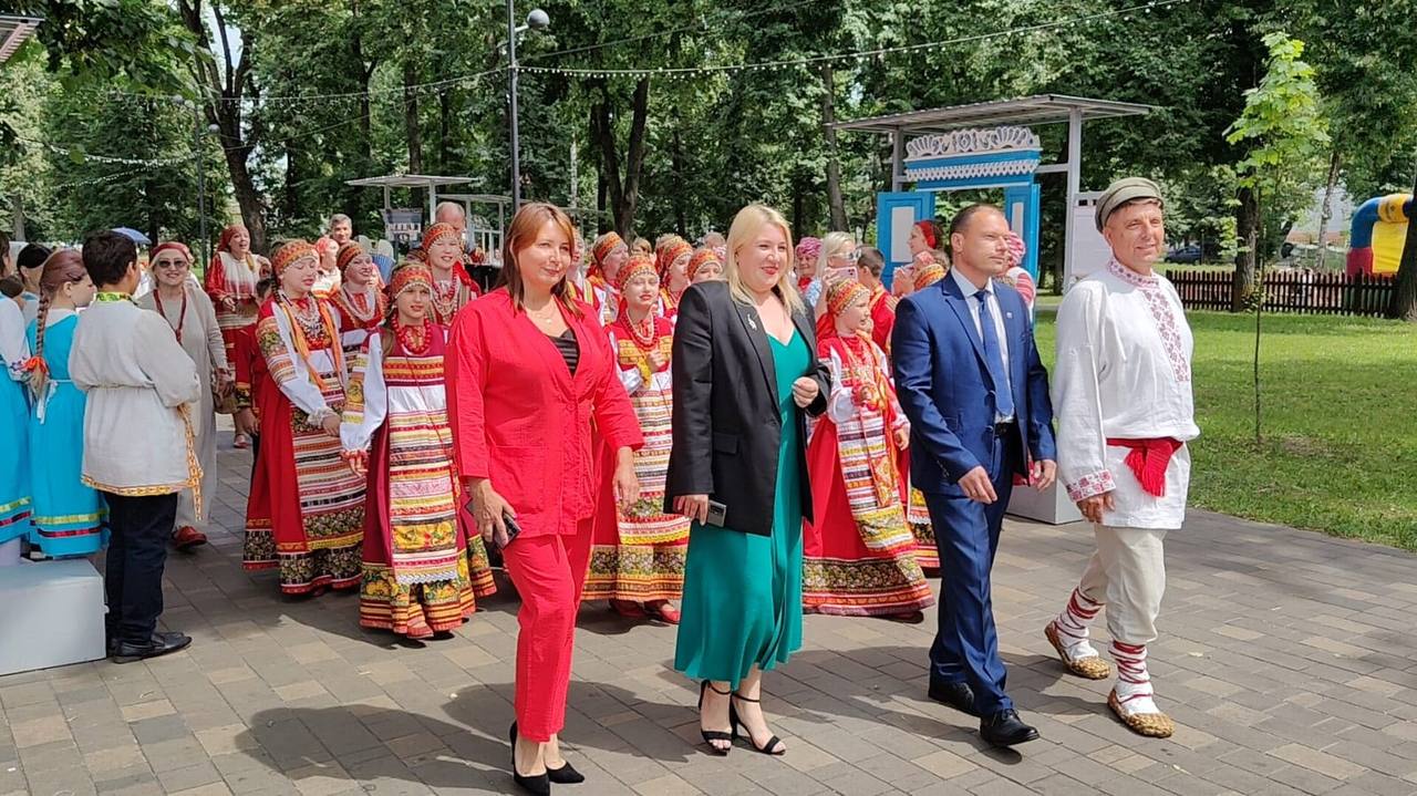 Прошло совсем немного времени с 17 июля этого года, как образцовому фольклорному ансамблю «Зарянка» Городского Дворца культуры железнодорожников вручили Грантовый Сертификат , как победителю Областного конкурса детских... Прошло совсем немного времени с 17 июля этого года, как образцовому фольклорному ансамблю «Зарянка» Городского Дворца культуры железнодорожников вручили Грантовый Сертификат , как победителю Областного конкурса детских...