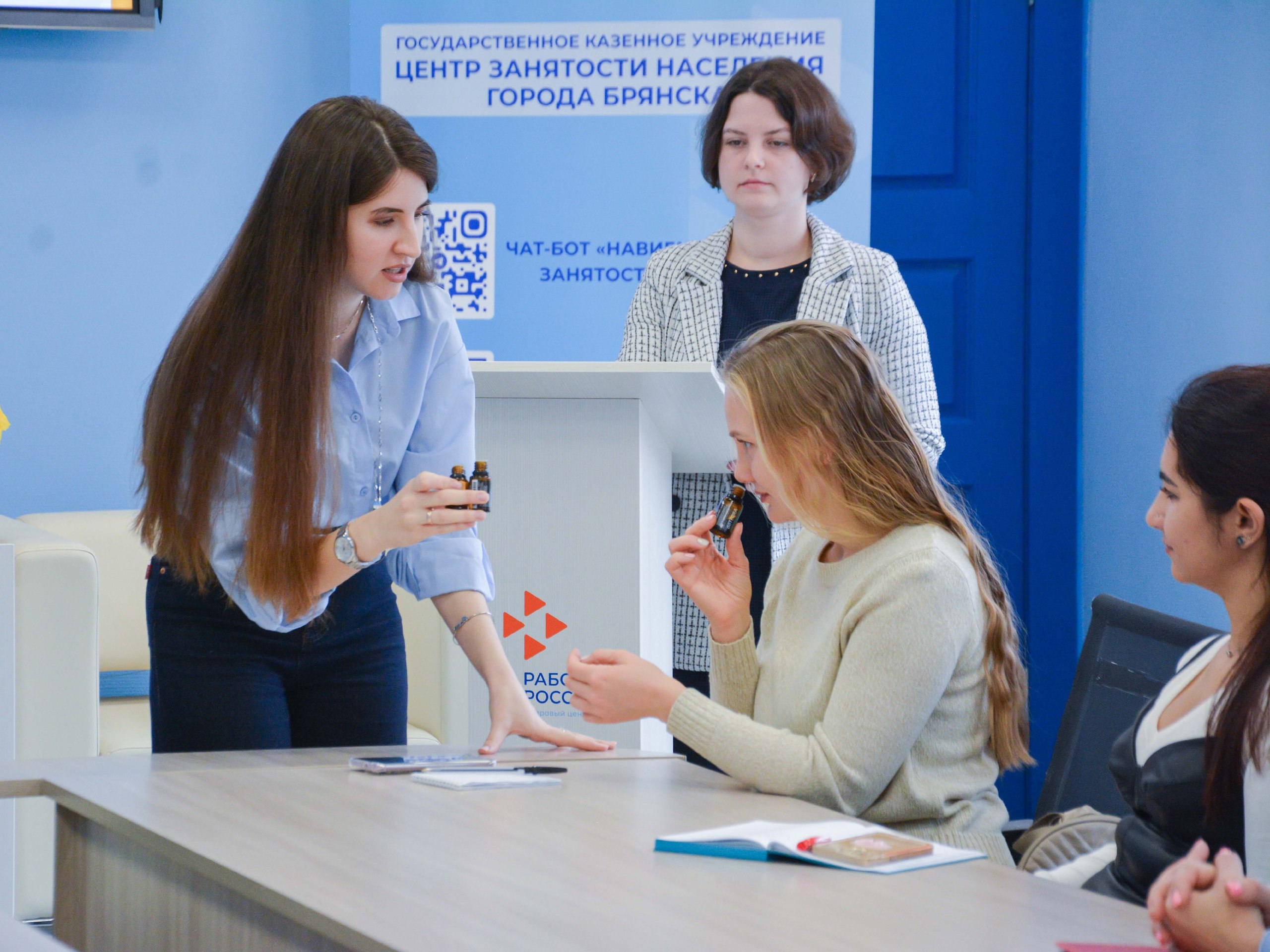 31 октября в Кадровом центре "Работа России" города Брянска прошла пятая встреча коллективного офиса "Мама-профи" -путешествие в мир гармонии, расслабления и внутренней энергии.На мероприятии выступили два профессионала... 31 октября в Кадровом центре "Работа России" города Брянска прошла пятая встреча коллективного офиса "Мама-профи" -путешествие в мир гармонии, расслабления и внутренней энергии.На мероприятии выступили два профессионала...