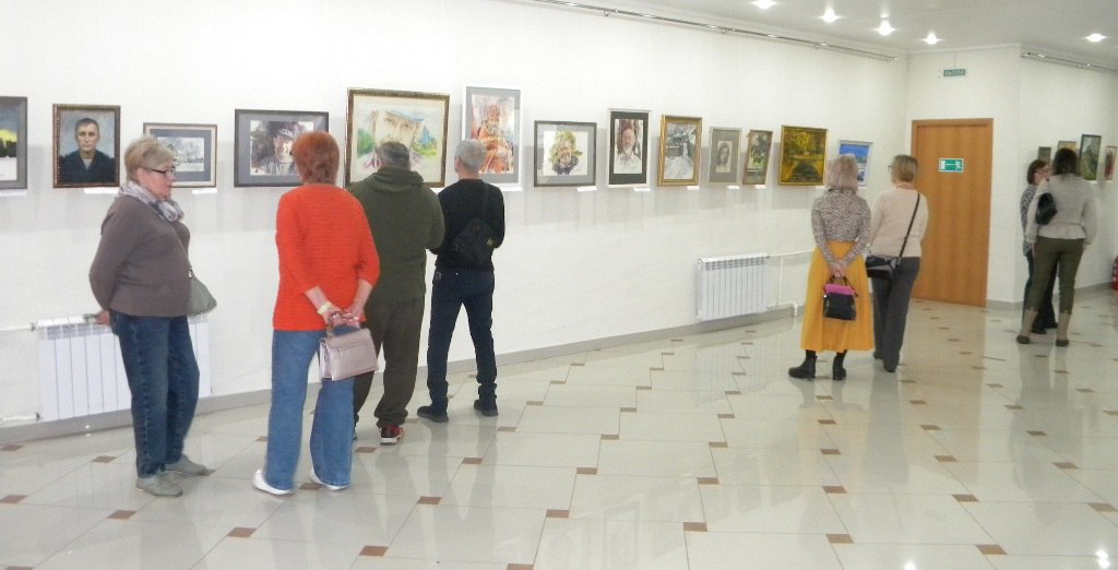 В Новозыбкове открылась юбилейная выставка «Палитра Новозыбкова 2025» В Новозыбкове открылась юбилейная выставка «Палитра Новозыбкова 2025»