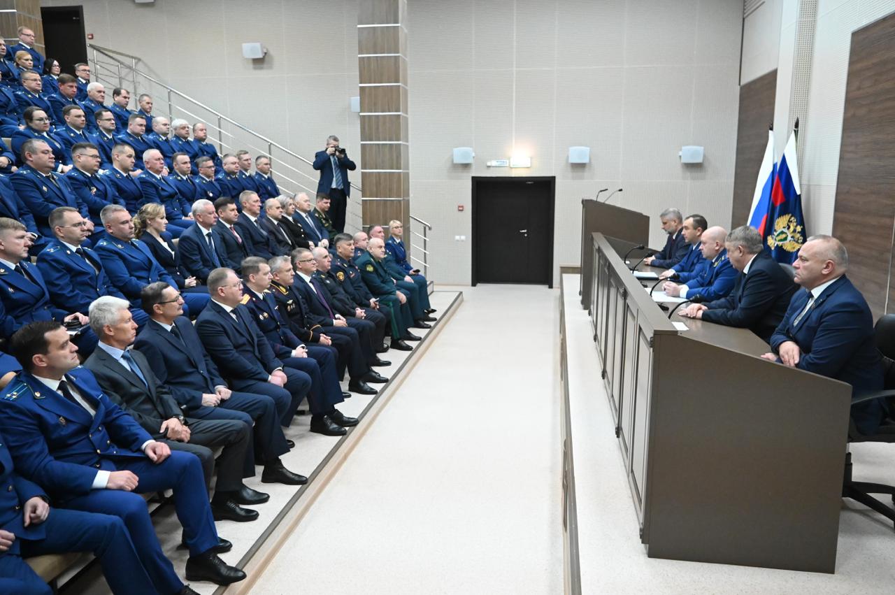 В Брянске представили нового прокурора области Владимира Мосина В Брянске представили нового прокурора области Владимира Мосина