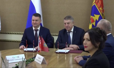 Александр Богомаз: С председателем Социального фонда России Сергеем Александровичем Чирковым подписали соглашение о сотрудничестве по вопросам реализации государственной политики в социальной сфере на территории Брянской...