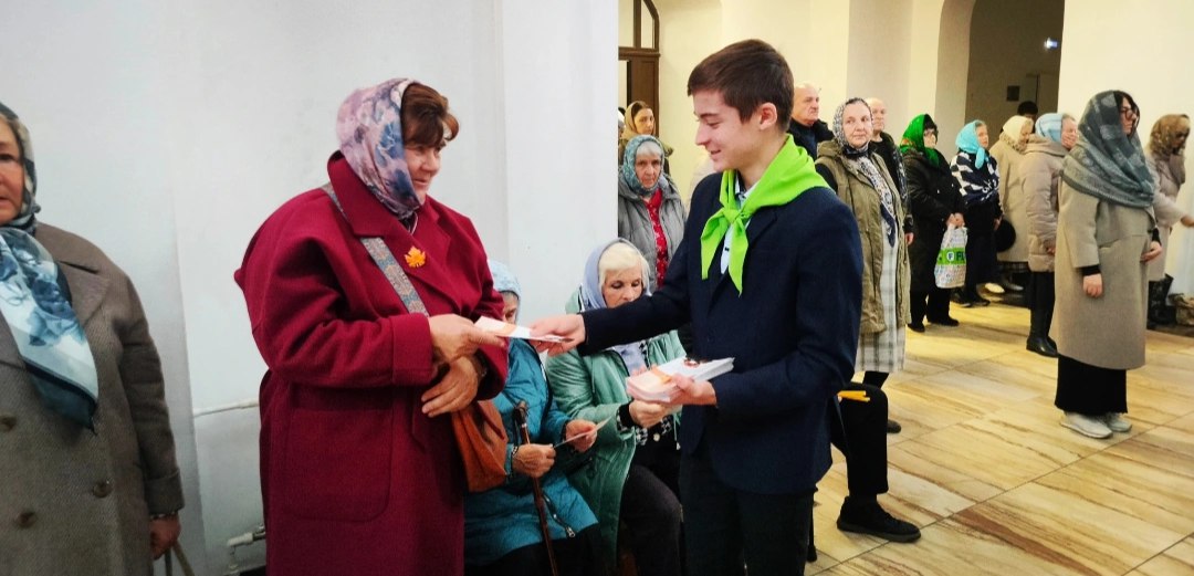 Волонтеры кафедрального Богоявленского собора поздравили прихожан с Днем Казанской иконы Божией Матери Волонтеры кафедрального Богоявленского собора поздравили прихожан с Днем Казанской иконы Божией Матери