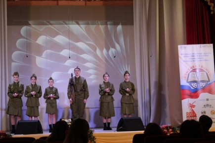 Фестиваль школьных театров «Классика в классы», посвящённый 80-летию Великой Победы, выходит на самую яркую стадию — очные просмотры школьных театров в районах Брянской области!