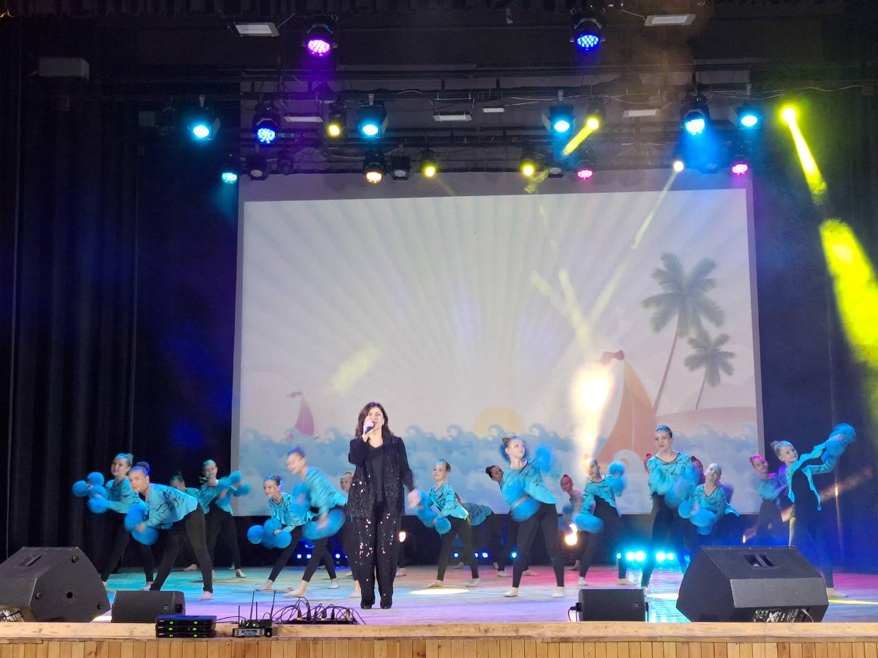 7 ноября на сцене Городского Дворца культуры имени Д.Е.Кравцова состоялось невероятное театрализованное шоу — настоящее путешествие по миру любимых мультфильмов! 7 ноября на сцене Городского Дворца культуры имени Д.Е.Кравцова состоялось невероятное театрализованное шоу — настоящее путешествие по миру любимых мультфильмов!