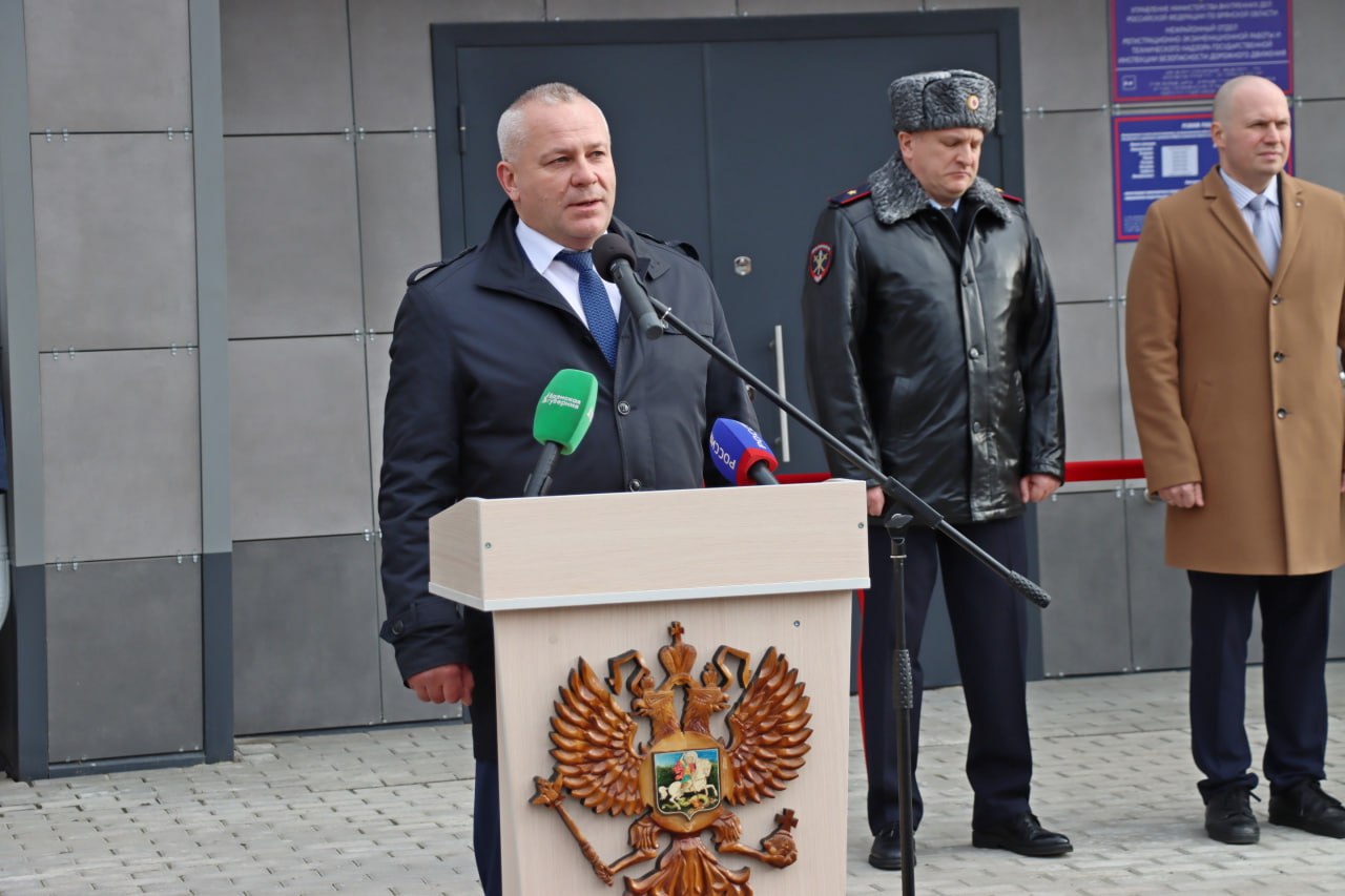 В преддверии Дня сотрудников органов внутренних дел в Брянске на улице Телевизорной распахнуло двери новое здание УМВД России по Брянской области! В нём размещены межрайонный отдел регистрационно-экзаменационной работы... В преддверии Дня сотрудников органов внутренних дел в Брянске на улице Телевизорной распахнуло двери новое здание УМВД России по Брянской области! В нём размещены межрайонный отдел регистрационно-экзаменационной работы...