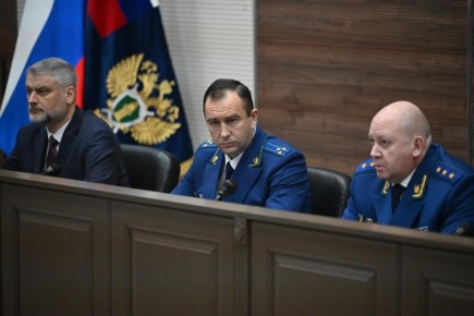 В Брянске представили нового прокурора области Владимира Мосина