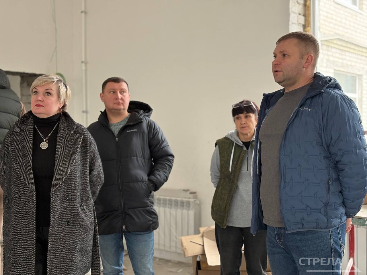 В Брянске в Бежицком районе продолжаются работы на территории школы № 42. Капитальный ремонт здесь стартовал в апреле, затем администрация города поменяла подрядчика из-за неудовлетворительных темпов