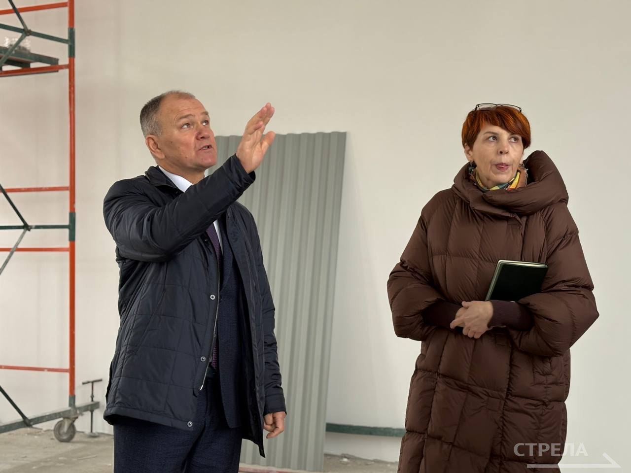 В Брянске в Бежицком районе продолжаются работы на территории школы № 42. Капитальный ремонт здесь стартовал в апреле, затем администрация города поменяла подрядчика из-за неудовлетворительных темпов В Брянске в Бежицком районе продолжаются работы на территории школы № 42. Капитальный ремонт здесь стартовал в апреле, затем администрация города поменяла подрядчика из-за неудовлетворительных темпов