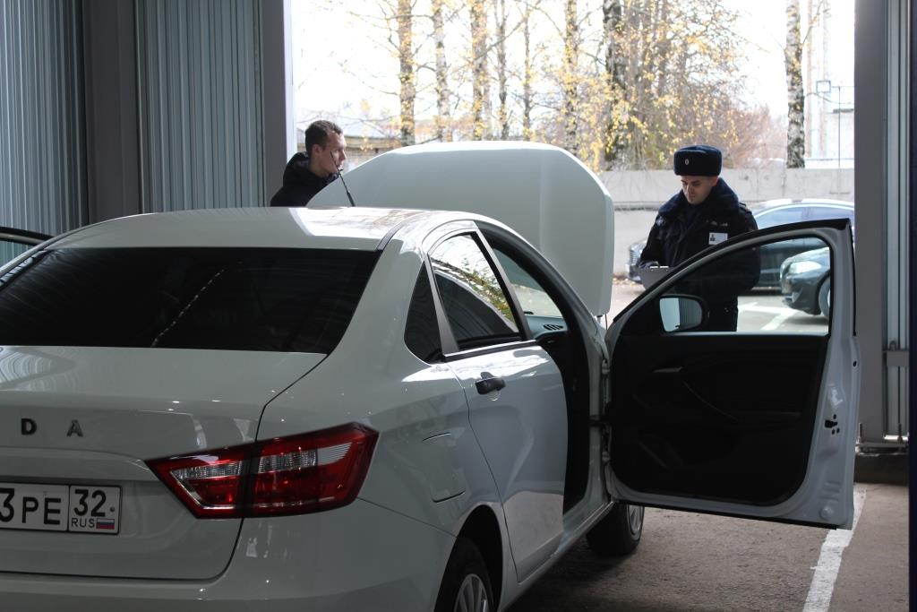 В Брянске торжественно открыли обновленное здание для нескольких подразделений полиции В Брянске торжественно открыли обновленное здание для нескольких подразделений полиции