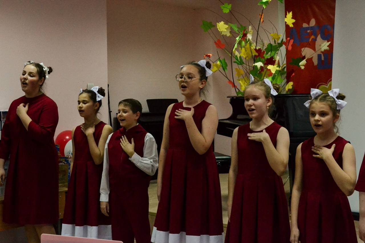 В актовом зале Детской школы искусств №6 состоялась торжественная церемония награждения победителей II открытого конкурса рисунка «Рисуем единую страну», посвященного Дню народного единства В актовом зале Детской школы искусств №6 состоялась торжественная церемония награждения победителей II открытого конкурса рисунка «Рисуем единую страну», посвященного Дню народного единства