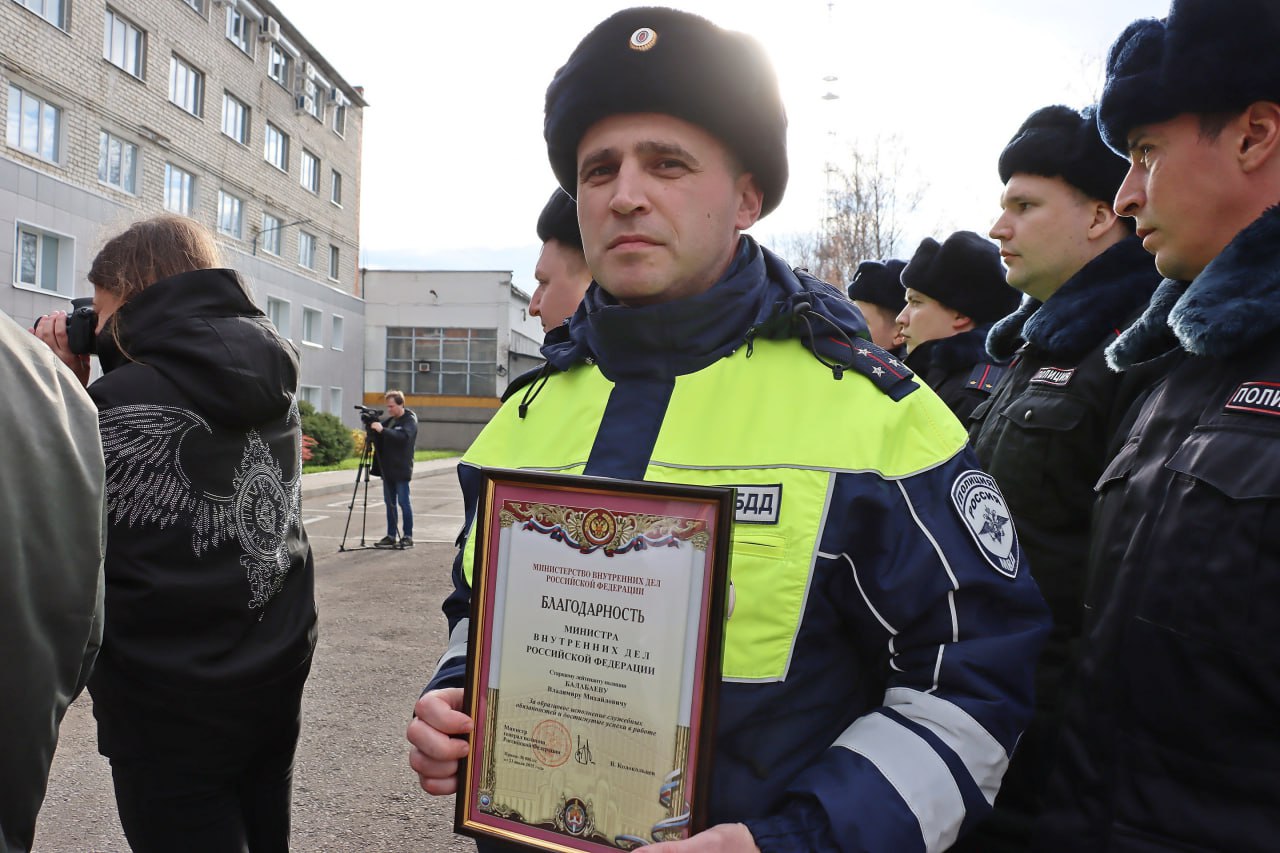 В преддверии Дня сотрудников органов внутренних дел в Брянске на улице Телевизорной распахнуло двери новое здание УМВД России по Брянской области! В нём размещены межрайонный отдел регистрационно-экзаменационной работы... В преддверии Дня сотрудников органов внутренних дел в Брянске на улице Телевизорной распахнуло двери новое здание УМВД России по Брянской области! В нём размещены межрайонный отдел регистрационно-экзаменационной работы...