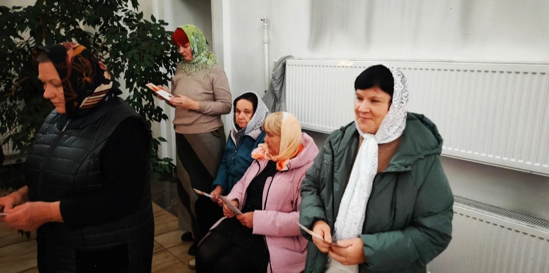 Волонтеры кафедрального Богоявленского собора поздравили прихожан с Днем Казанской иконы Божией Матери Волонтеры кафедрального Богоявленского собора поздравили прихожан с Днем Казанской иконы Божией Матери