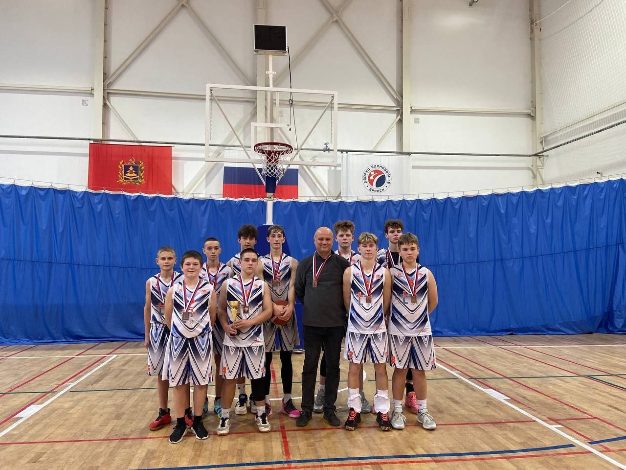 Награждены победители Первенства региона по баскетболу Награждены победители Первенства региона по баскетболу