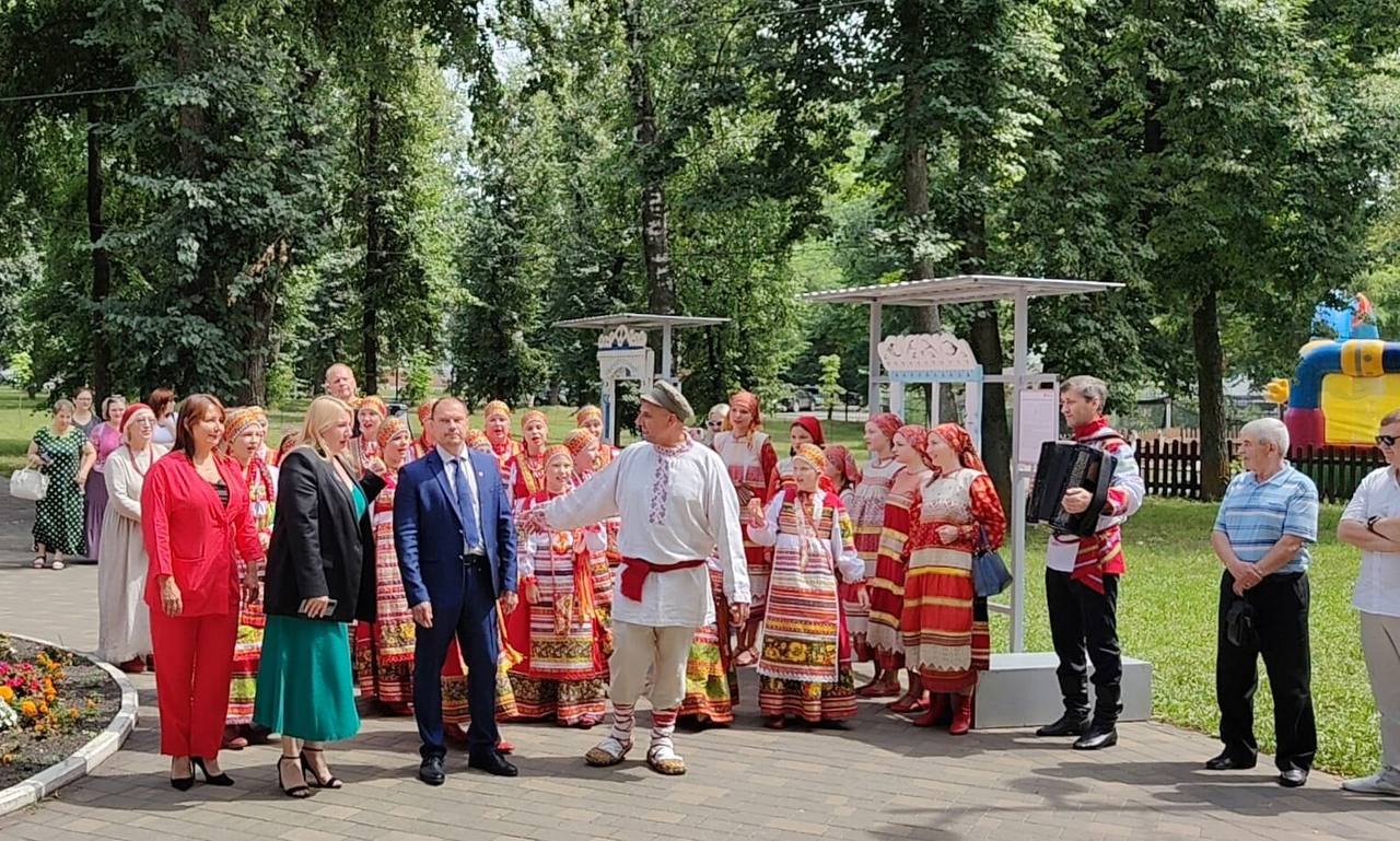 Прошло совсем немного времени с 17 июля этого года, как образцовому фольклорному ансамблю «Зарянка» Городского Дворца культуры железнодорожников вручили Грантовый Сертификат , как победителю Областного конкурса детских... Прошло совсем немного времени с 17 июля этого года, как образцовому фольклорному ансамблю «Зарянка» Городского Дворца культуры железнодорожников вручили Грантовый Сертификат , как победителю Областного конкурса детских...