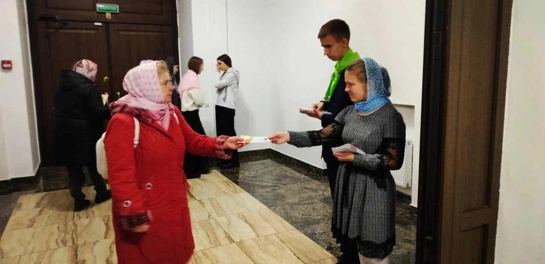 Волонтеры кафедрального Богоявленского собора поздравили прихожан с Днем Казанской иконы Божией Матери Волонтеры кафедрального Богоявленского собора поздравили прихожан с Днем Казанской иконы Божией Матери