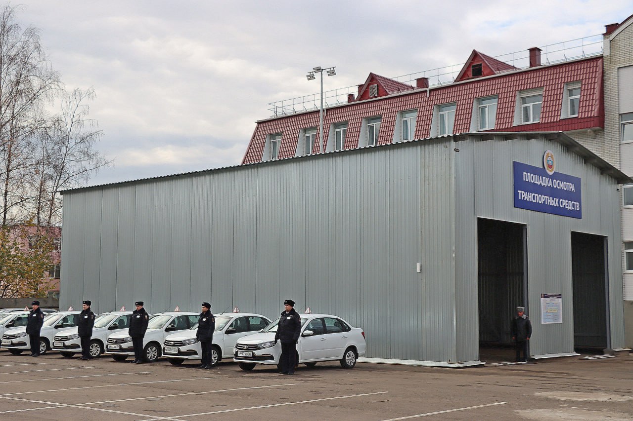 В преддверии Дня сотрудников органов внутренних дел в Брянске на улице Телевизорной распахнуло двери новое здание УМВД России по Брянской области! В нём размещены межрайонный отдел регистрационно-экзаменационной работы... В преддверии Дня сотрудников органов внутренних дел в Брянске на улице Телевизорной распахнуло двери новое здание УМВД России по Брянской области! В нём размещены межрайонный отдел регистрационно-экзаменационной работы...