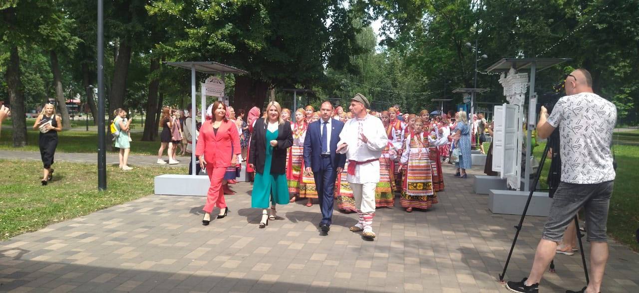 Прошло совсем немного времени с 17 июля этого года, как образцовому фольклорному ансамблю «Зарянка» Городского Дворца культуры железнодорожников вручили Грантовый Сертификат , как победителю Областного конкурса детских... Прошло совсем немного времени с 17 июля этого года, как образцовому фольклорному ансамблю «Зарянка» Городского Дворца культуры железнодорожников вручили Грантовый Сертификат , как победителю Областного конкурса детских...