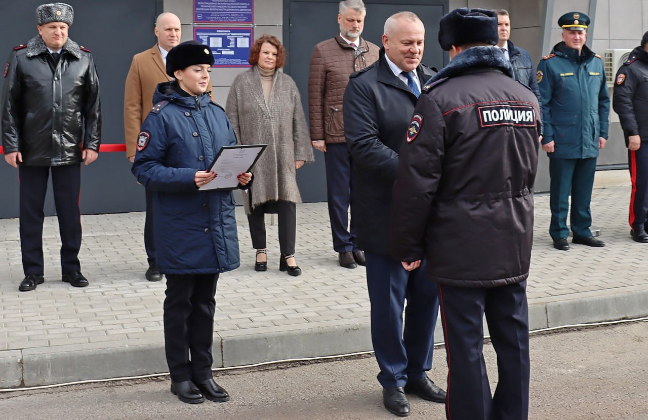 В преддверии Дня сотрудников органов внутренних дел в Брянске на улице Телевизорной распахнуло двери новое здание УМВД России по Брянской области! В нём размещены межрайонный отдел регистрационно-экзаменационной работы... В преддверии Дня сотрудников органов внутренних дел в Брянске на улице Телевизорной распахнуло двери новое здание УМВД России по Брянской области! В нём размещены межрайонный отдел регистрационно-экзаменационной работы...