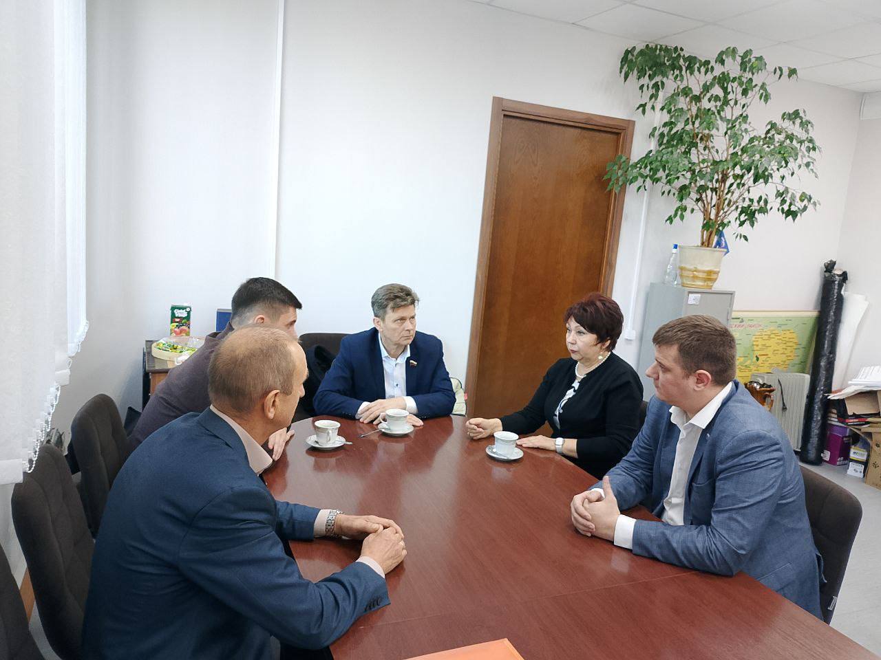 Александр Исаев: В рамках рабочей встречи на территории Климовского района провели прием сенаторы РФ - Попадайло Василий Васильевич Деньги Вадим Евгеньевич Александр Исаев: В рамках рабочей встречи на территории Климовского района провели прием сенаторы РФ - Попадайло Василий Васильевич Деньги Вадим Евгеньевич