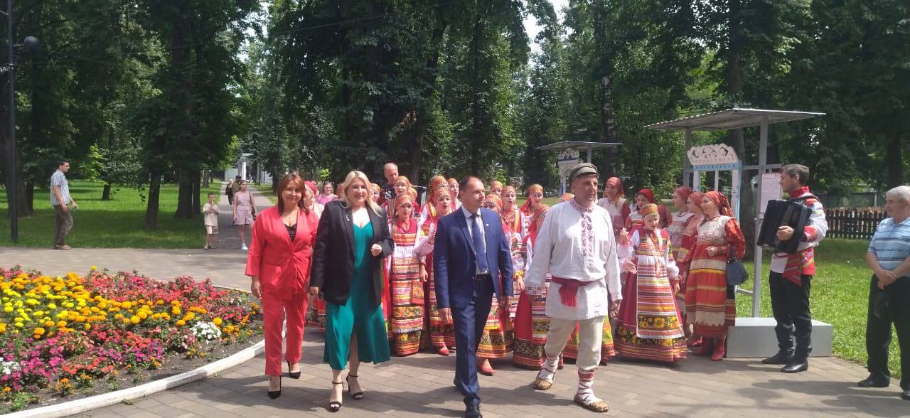 Прошло совсем немного времени с 17 июля этого года, как образцовому фольклорному ансамблю «Зарянка» Городского Дворца культуры железнодорожников вручили Грантовый Сертификат , как победителю Областного конкурса детских... Прошло совсем немного времени с 17 июля этого года, как образцовому фольклорному ансамблю «Зарянка» Городского Дворца культуры железнодорожников вручили Грантовый Сертификат , как победителю Областного конкурса детских...