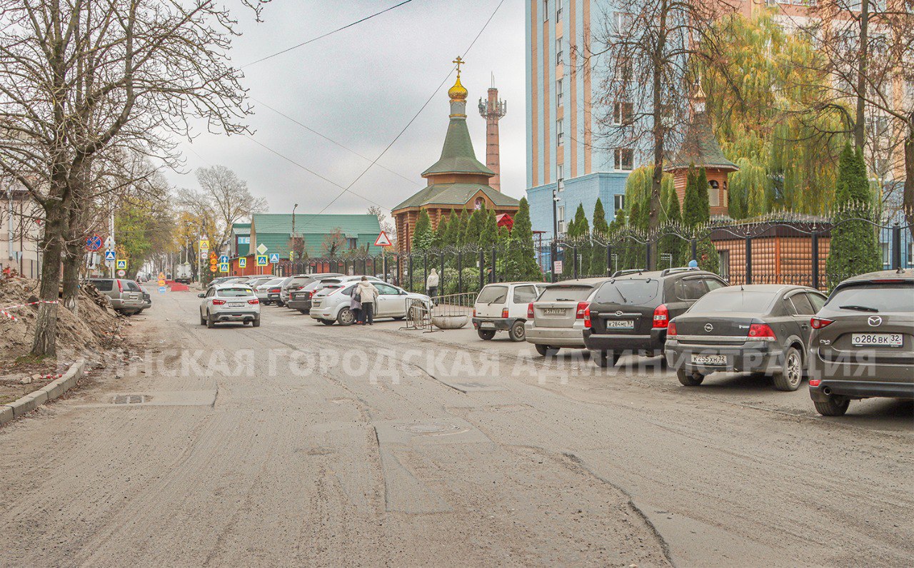 В Бежицком районе продолжается ремонт улицы Камозина В Бежицком районе продолжается ремонт улицы Камозина