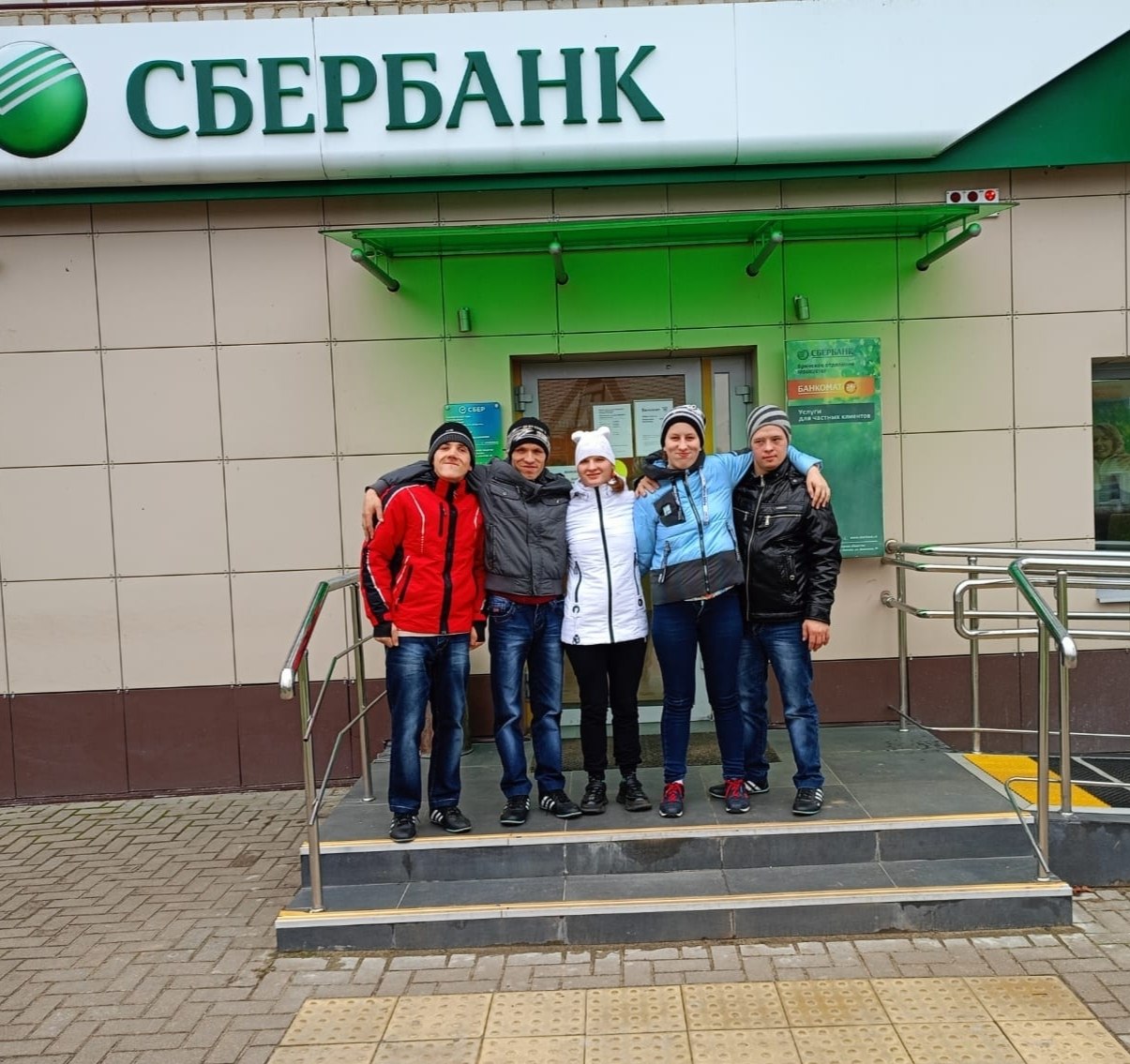 Молодые инвалиды ГБСУСОН "Дубровский детский дом-интернат для умственно отсталых детей" из учебной (тренировочной) квартиры отправились за покупками Молодые инвалиды ГБСУСОН "Дубровский детский дом-интернат для умственно отсталых детей" из учебной (тренировочной) квартиры отправились за покупками