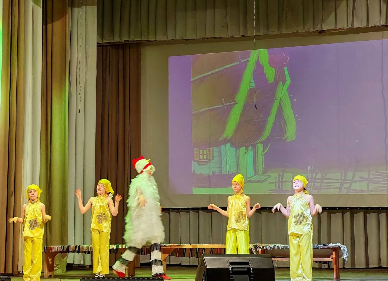 Сегодня на сцене Дворца культуры поселка Белые Берега состоялся показ спектакля «Кошкин дом» Сегодня на сцене Дворца культуры поселка Белые Берега состоялся показ спектакля «Кошкин дом»