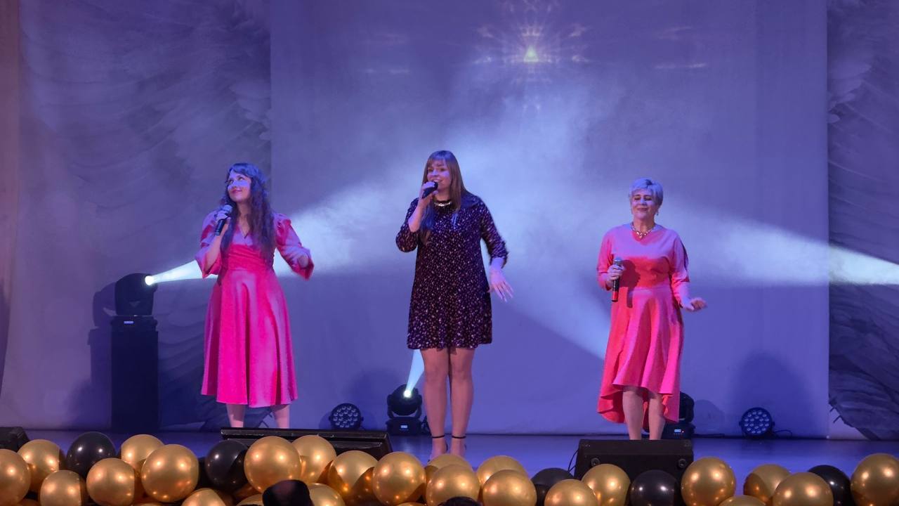 7 ноября в доме культуры р.п. Радица-Крыловка прошла концертная программа «Шансон в кругу друзей» 7 ноября в доме культуры р.п. Радица-Крыловка прошла концертная программа «Шансон в кругу друзей»