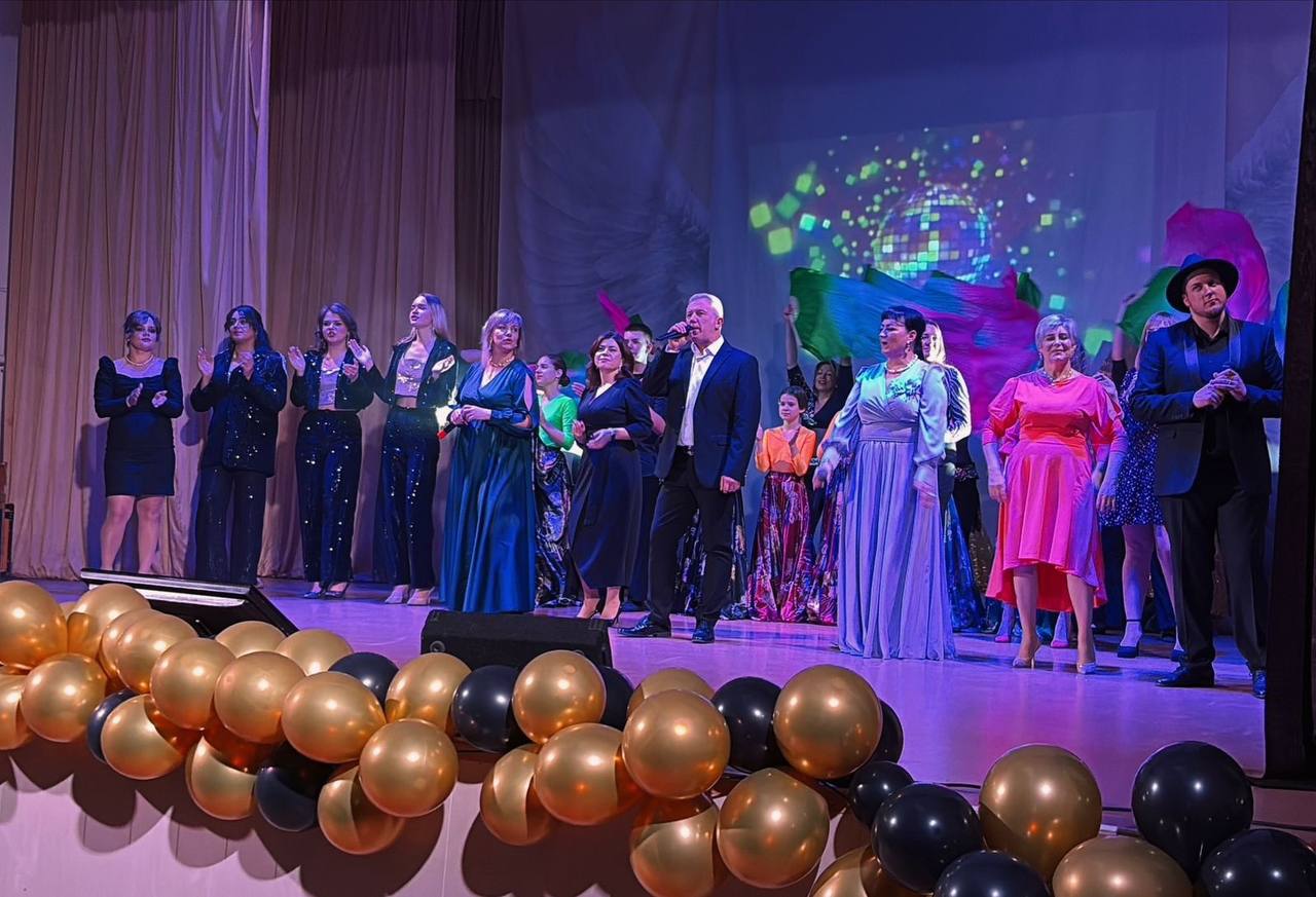 7 ноября в доме культуры р.п. Радица-Крыловка прошла концертная программа «Шансон в кругу друзей»