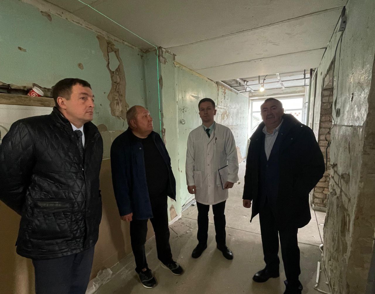 Игорь Шевелёв: Дубровскую районную больницу посетила рабочая делегация во главе с временно исполняющим обязанности заместителя Губернатора Брянской области Сергеем Александровичем Галагановым, председателем комитета по... Игорь Шевелёв: Дубровскую районную больницу посетила рабочая делегация во главе с временно исполняющим обязанности заместителя Губернатора Брянской области Сергеем Александровичем Галагановым, председателем комитета по...