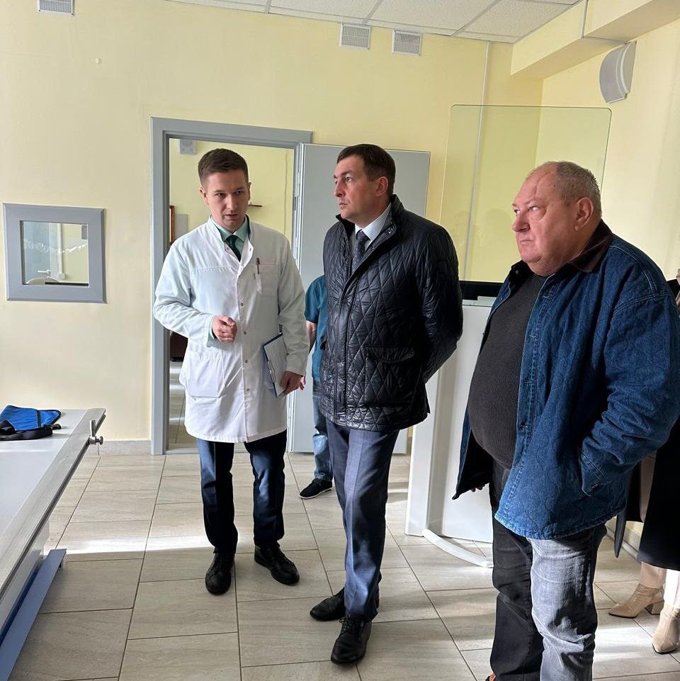 Игорь Шевелёв: Дубровскую районную больницу посетила рабочая делегация во главе с временно исполняющим обязанности заместителя Губернатора Брянской области Сергеем Александровичем Галагановым, председателем комитета по... Игорь Шевелёв: Дубровскую районную больницу посетила рабочая делегация во главе с временно исполняющим обязанности заместителя Губернатора Брянской области Сергеем Александровичем Галагановым, председателем комитета по...