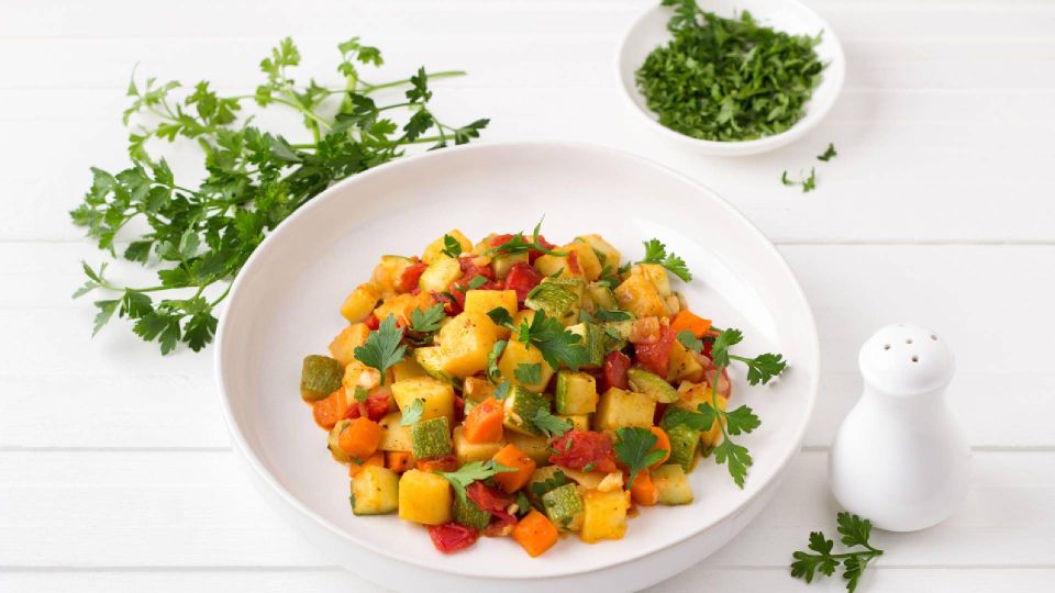 Приготовьте вкуснейшее овощное рагу для семейного ужина: проще рецепта не найти