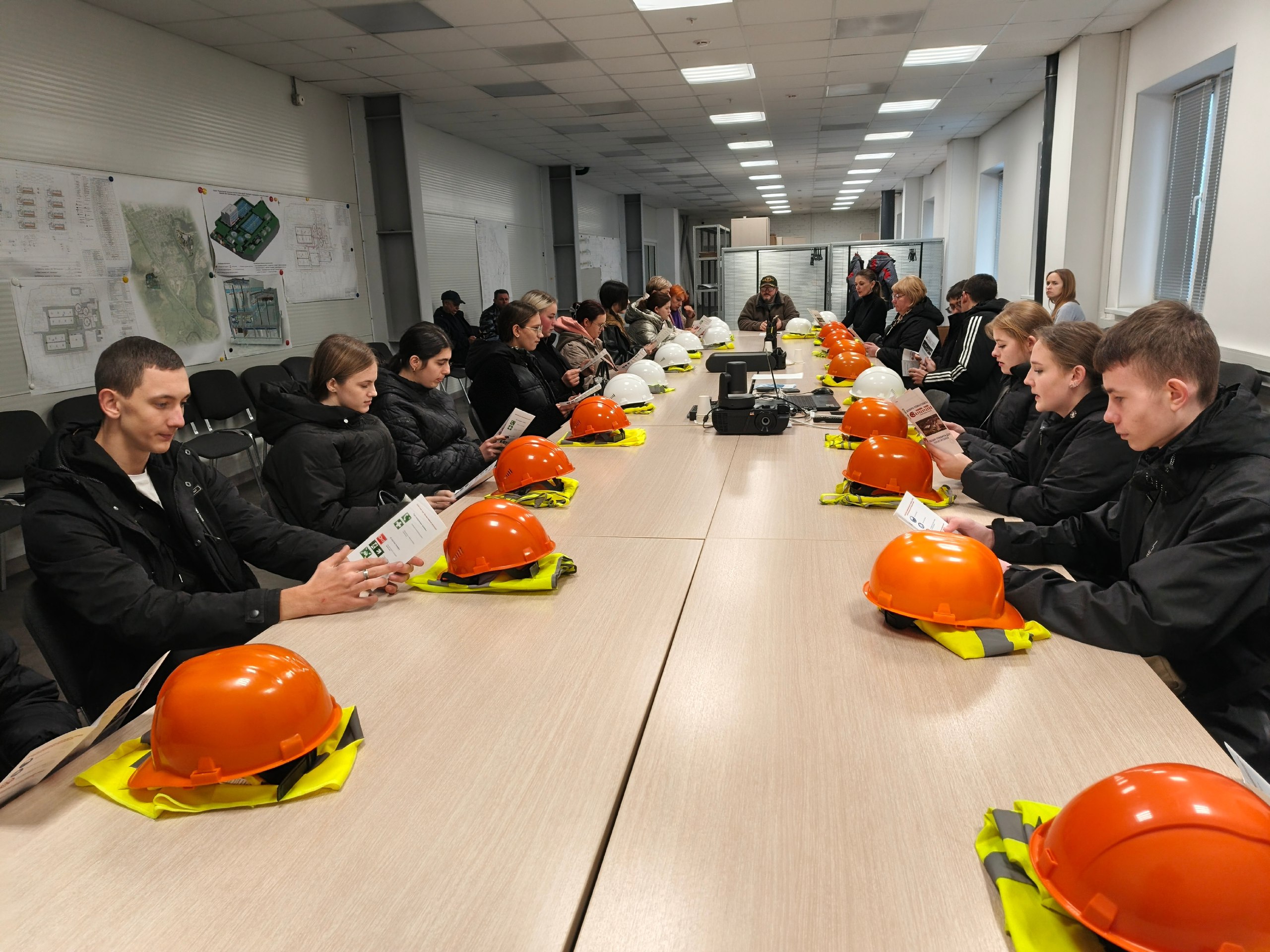 Специалистами службы занятости населения Суражского района была организована экскурсия для студентов Суражского промышленно-аграрного техникума, обучающихся по специальности «Полиграфическое производство», на АО "Пролетарий" Специалистами службы занятости населения Суражского района была организована экскурсия для студентов Суражского промышленно-аграрного техникума, обучающихся по специальности «Полиграфическое производство», на АО "Пролетарий"