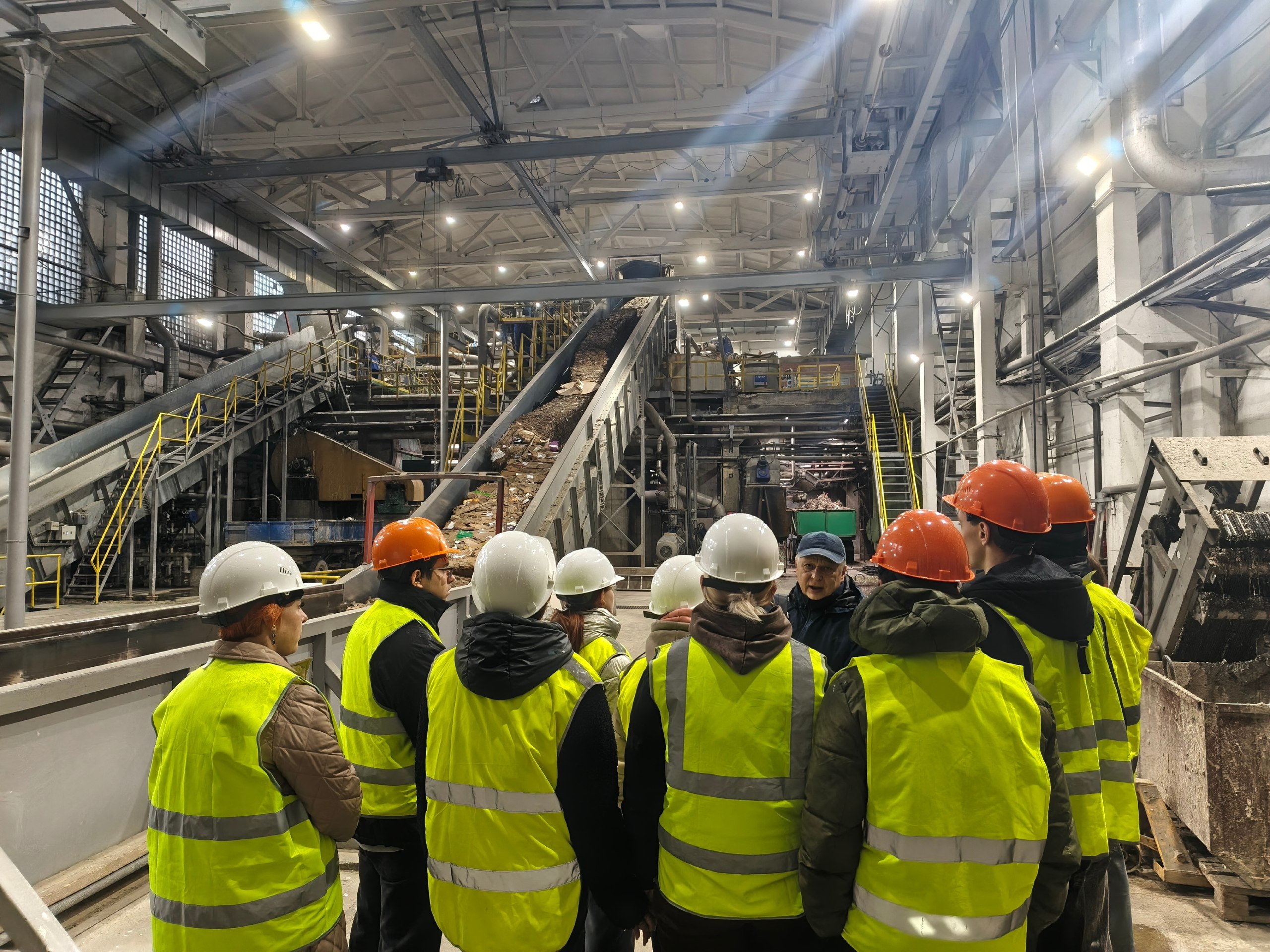 Специалистами службы занятости населения Суражского района была организована экскурсия для студентов Суражского промышленно-аграрного техникума, обучающихся по специальности «Полиграфическое производство», на АО "Пролетарий" Специалистами службы занятости населения Суражского района была организована экскурсия для студентов Суражского промышленно-аграрного техникума, обучающихся по специальности «Полиграфическое производство», на АО "Пролетарий"