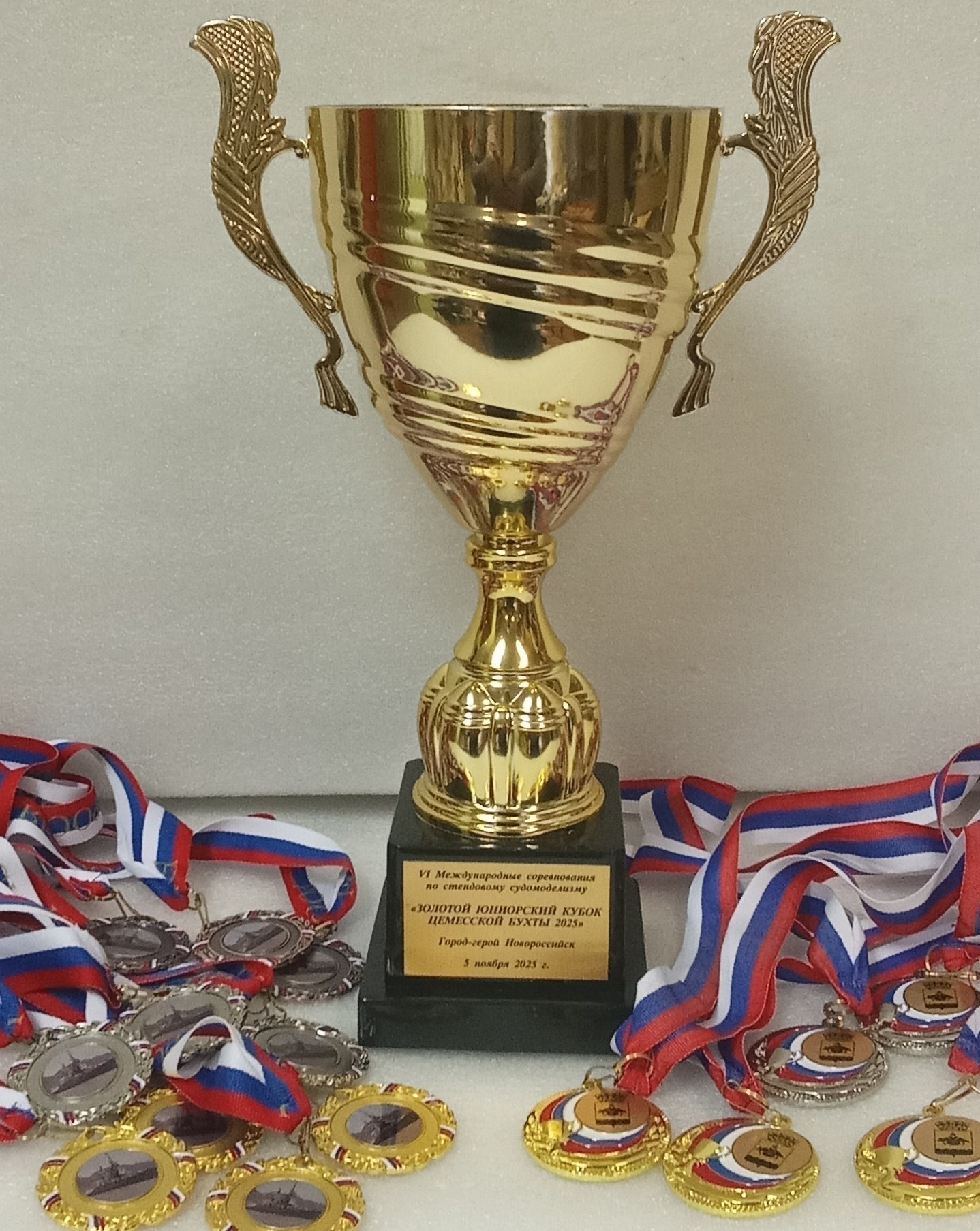 В Новороссийске состоялся Чемпионат России и VI Международные соревнования «КУБОК ЦЕМЕССКОЙ БУХТЫ 2025», по судомодельному спорту, в классах стендовых моделей В Новороссийске состоялся Чемпионат России и VI Международные соревнования «КУБОК ЦЕМЕССКОЙ БУХТЫ 2025», по судомодельному спорту, в классах стендовых моделей