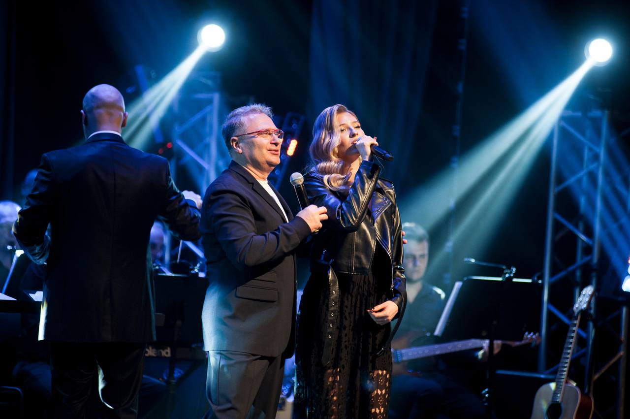 Вчера на сцене концертного зала «Дружба» ПО МНОГОЧИСЛЕННЫМ ПРОСЬБАМ ЗРИТЕЛЕЙ состоялся повтор программы «Как упоительны в России вечера» Вчера на сцене концертного зала «Дружба» ПО МНОГОЧИСЛЕННЫМ ПРОСЬБАМ ЗРИТЕЛЕЙ состоялся повтор программы «Как упоительны в России вечера»