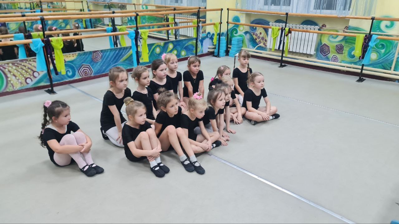 10 ноября в танцевальном коллективе «Акварель» Центра детского творчества прошла патриотическая викторина «Я росинка твоя, Россия» 10 ноября в танцевальном коллективе «Акварель» Центра детского творчества прошла патриотическая викторина «Я росинка твоя, Россия»