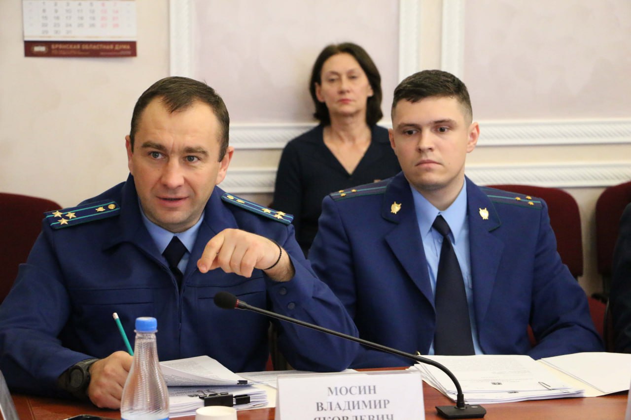 На заседании комитета по делам ветеранов, участников боевых действий и их семей, которое прошло под руководством Евгения Вылцана, обсудили проект областного бюджета на 2026-2028 годы На заседании комитета по делам ветеранов, участников боевых действий и их семей, которое прошло под руководством Евгения Вылцана, обсудили проект областного бюджета на 2026-2028 годы